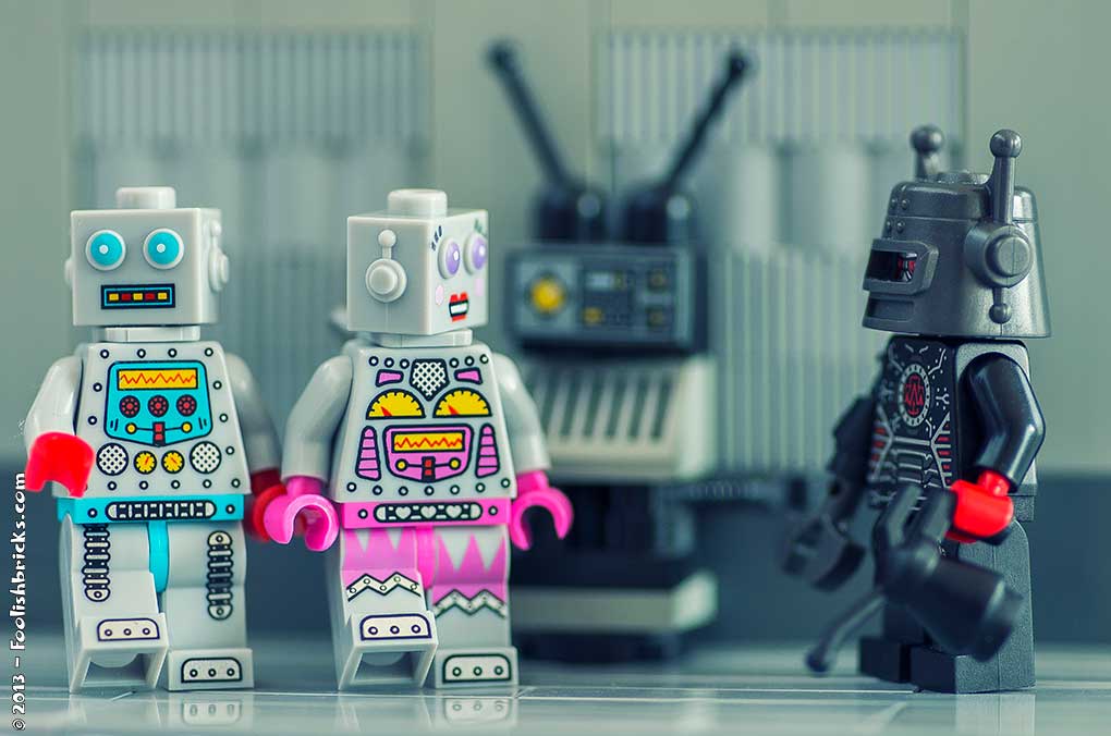 Lego photography - Even female robots are attracted to 'bad bots'